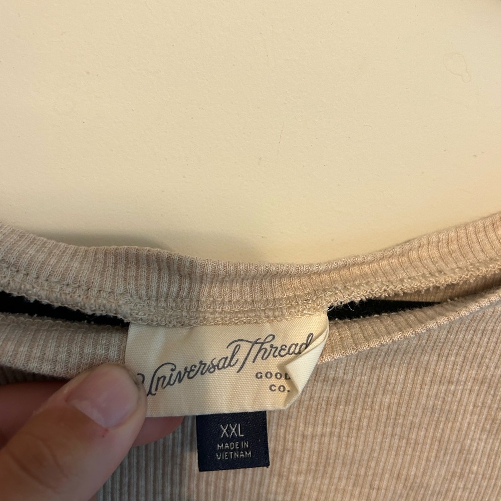 Universal Thread top - Picture 3 of 3